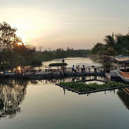 Country Lake View Hotel Suphan Buri Bagian luar foto
