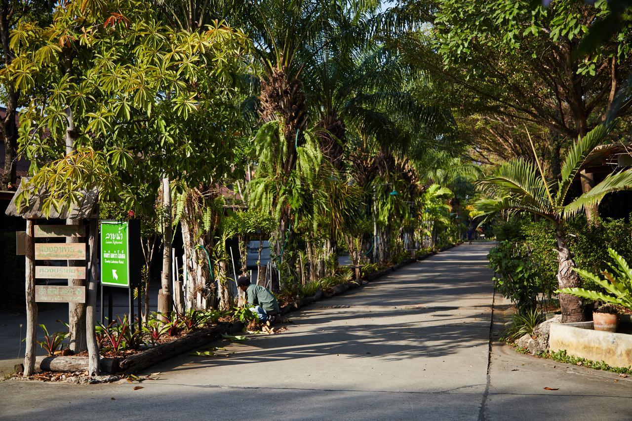 Country Lake View Hotel Suphan Buri Bagian luar foto