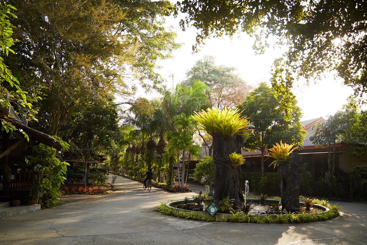 Country Lake View Hotel Suphan Buri Bagian luar foto