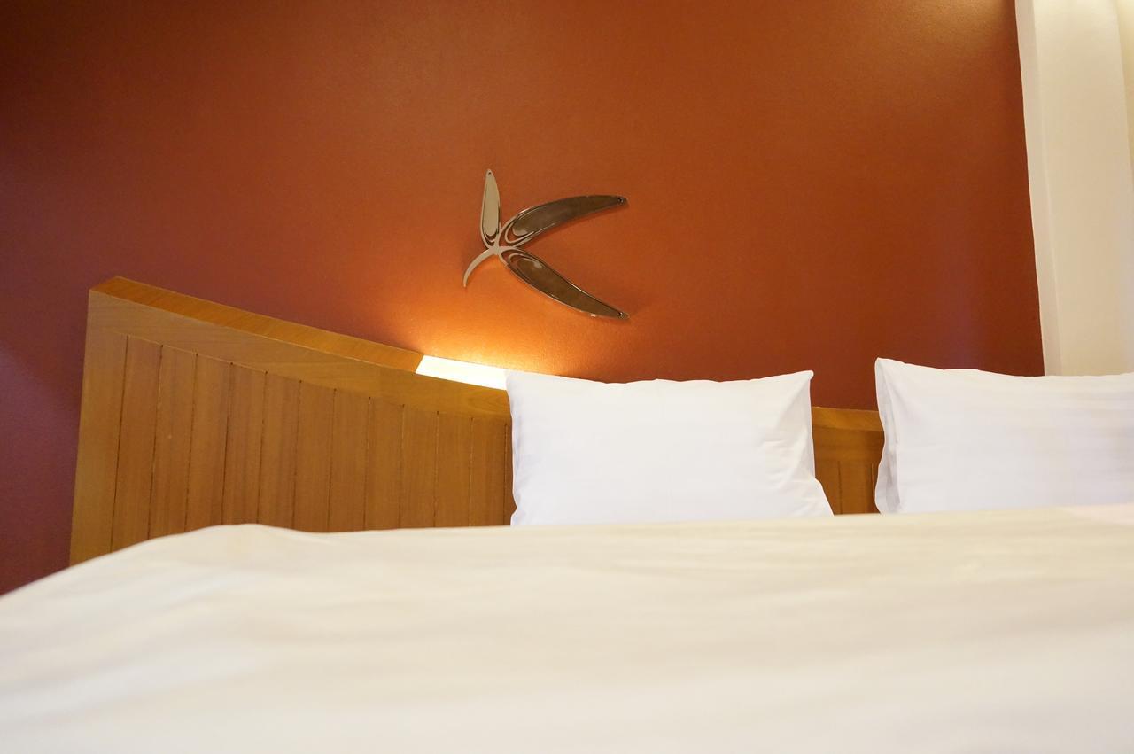 Country Lake View Hotel Suphan Buri Bagian luar foto