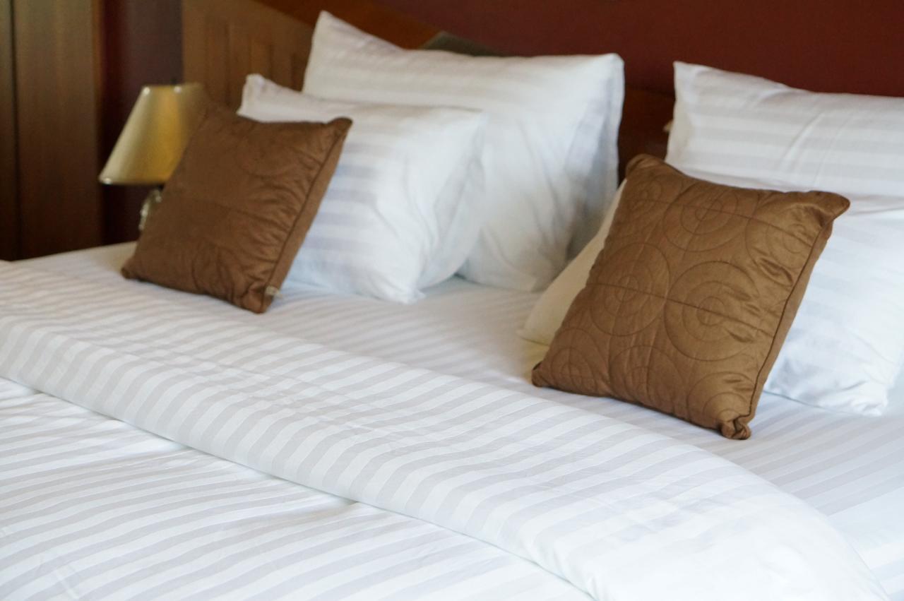 Country Lake View Hotel Suphan Buri Bagian luar foto