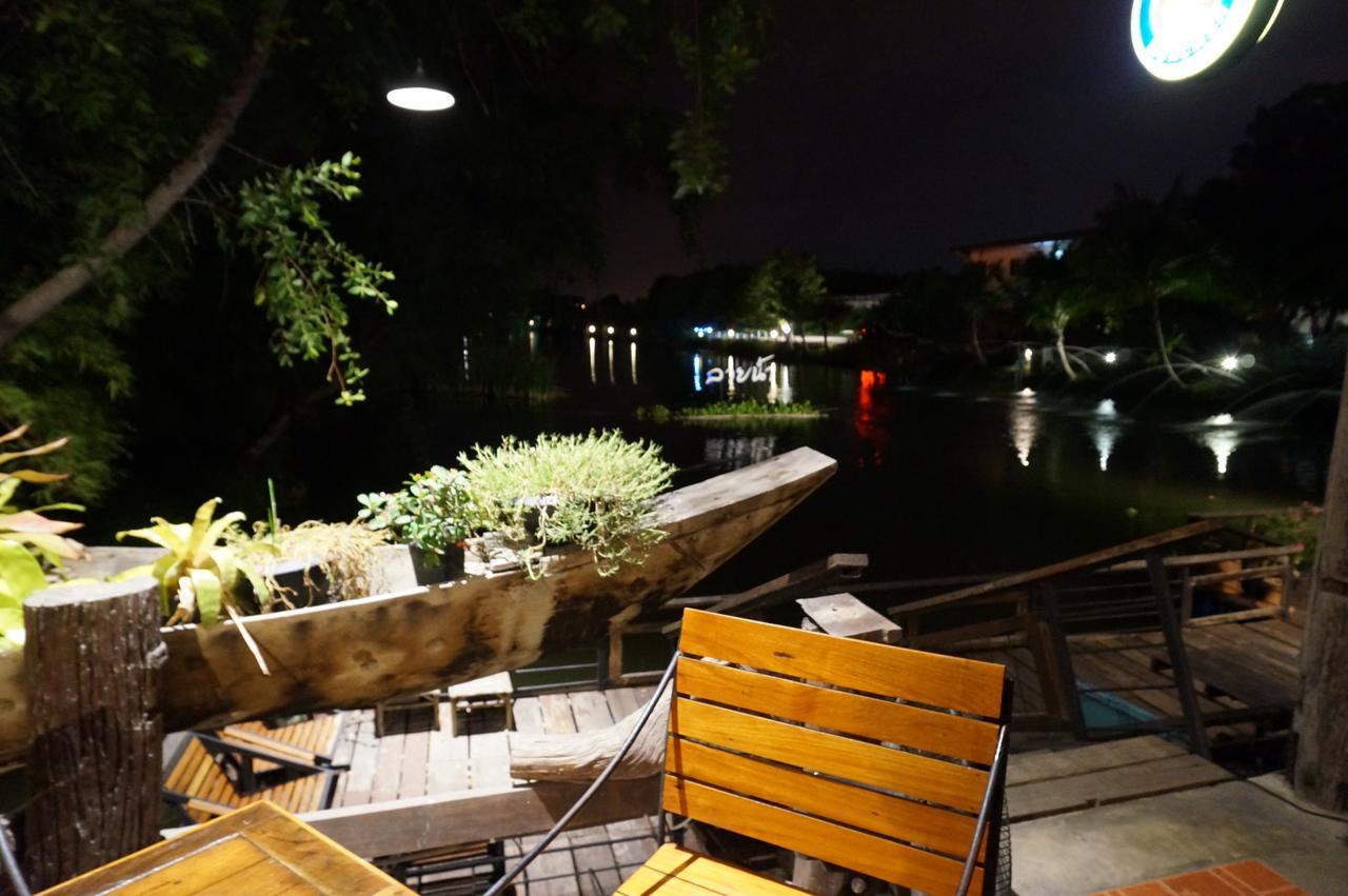 Country Lake View Hotel Suphan Buri Bagian luar foto
