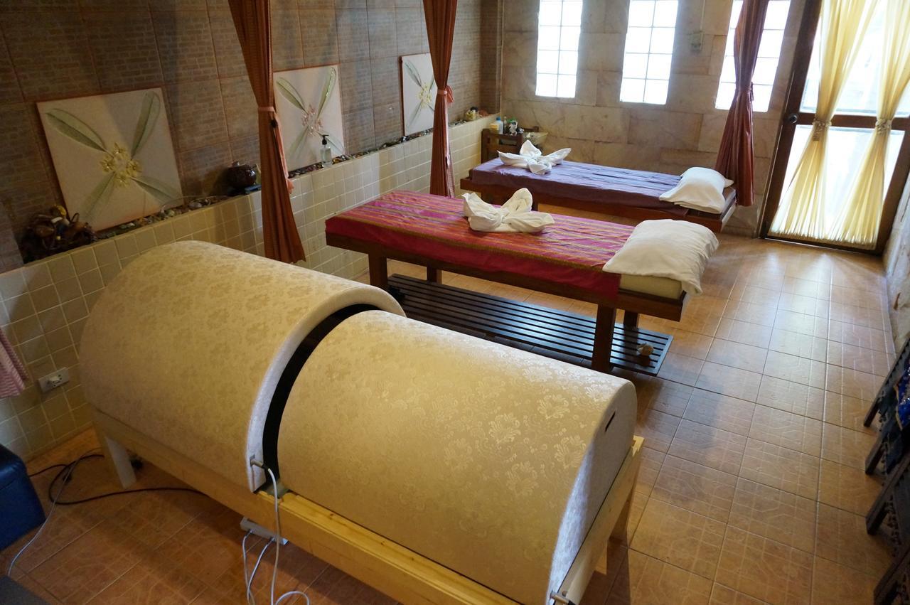 Country Lake View Hotel Suphan Buri Bagian luar foto
