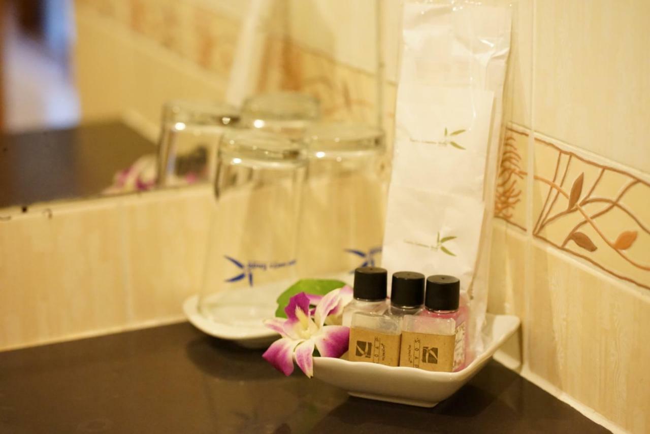 Country Lake View Hotel Suphan Buri Bagian luar foto